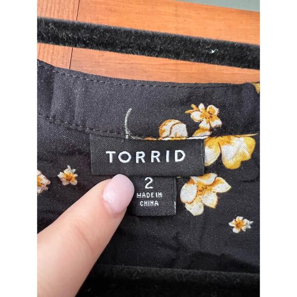Torrid Women's Button Front Floral Babydoll Tunic Top Yellow Black Size 2 - Picture 9 of 11
